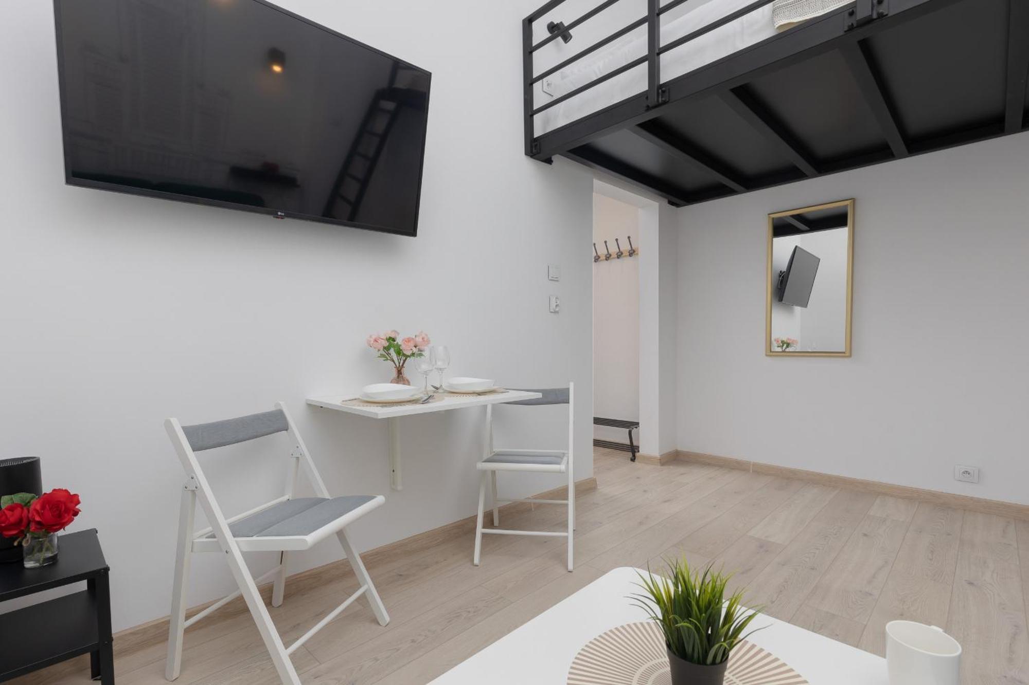 Aleja Wyzwolenia Studio with Mezzanine Warsaw Downtown by Noclegi Renters Buitenkant foto